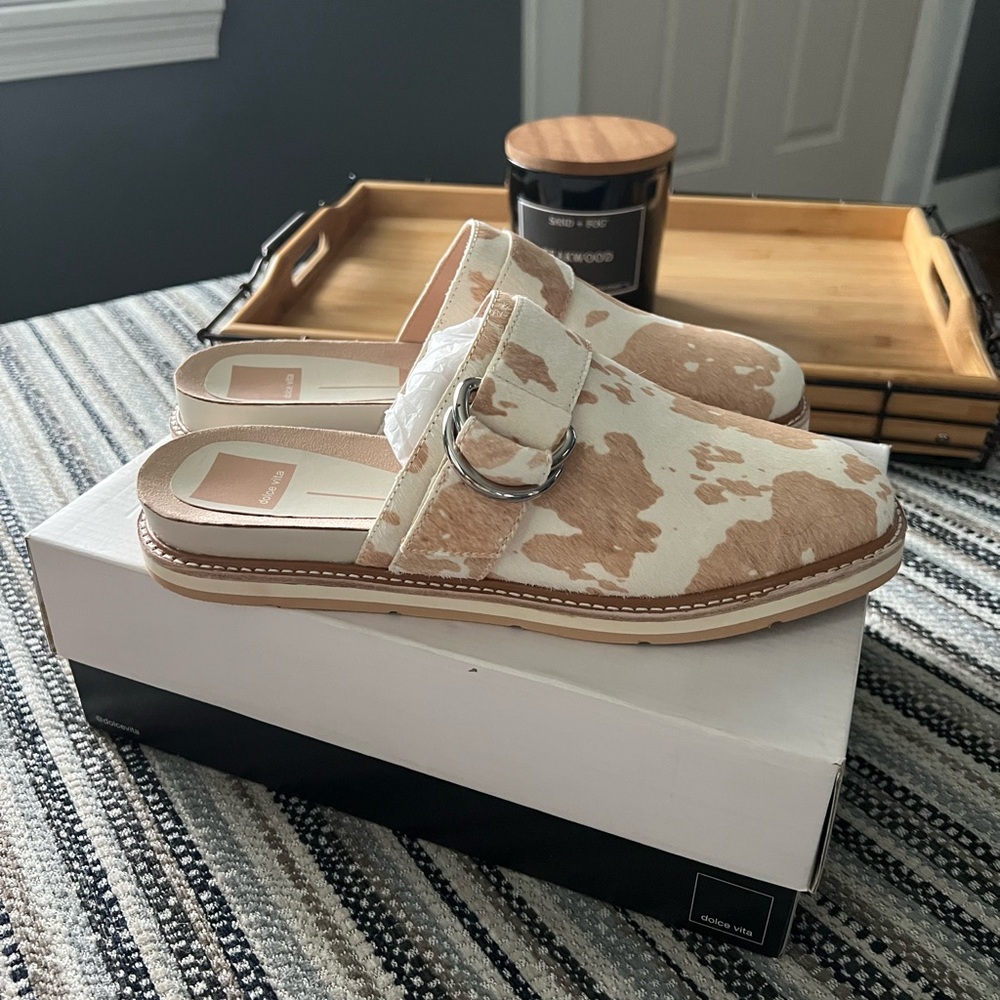 NIB: Dolce Vita Cow print mules - Picture 5 of 5